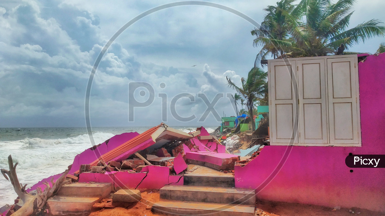 house collapsed in beach
