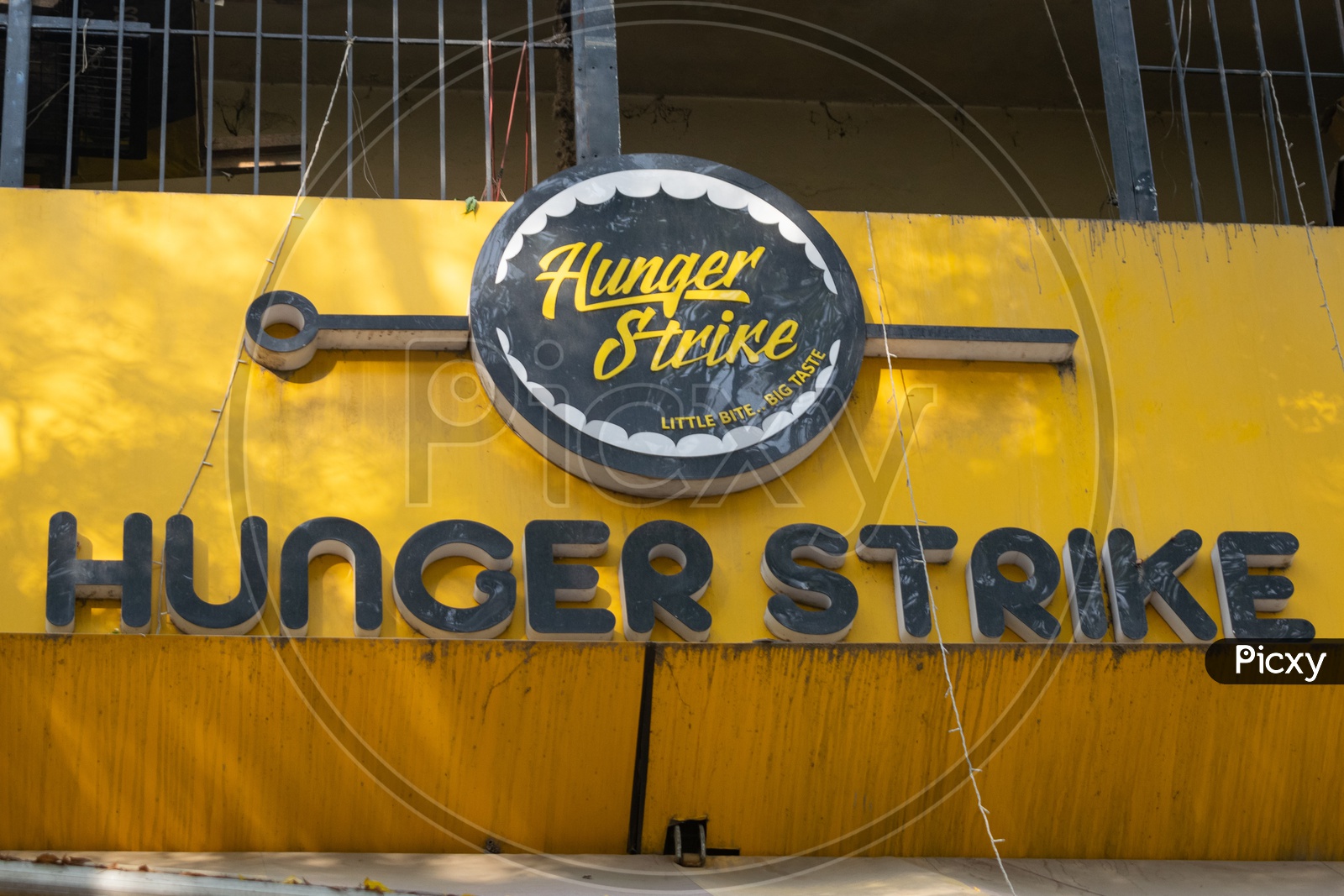 Hunger strike restaurant famous for delicious momos in Delhi