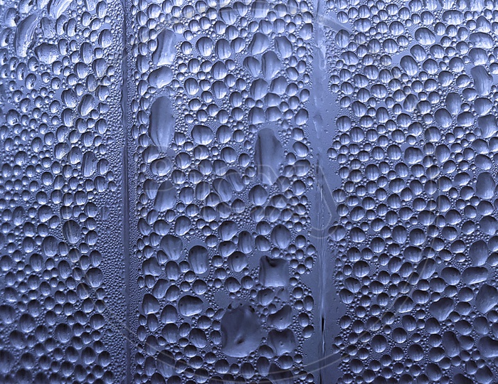 A fresh active frozen droplets about to lose their lives 😒💧💧