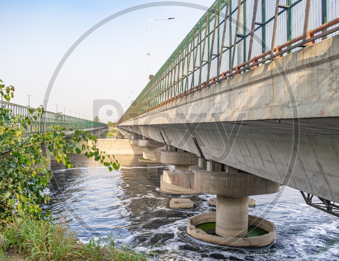 Old Ito Bridge(left) and Lok Nayak Setu(Right) Bridge over Yamuna River, Delhi