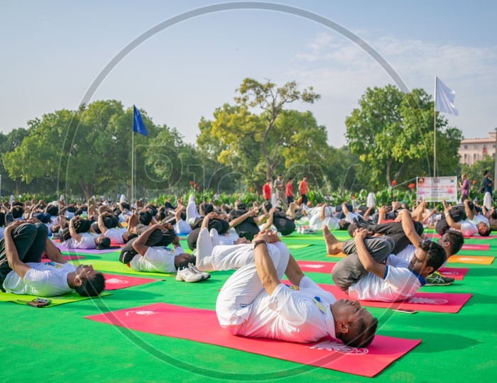 People doing Pawanmuktasana during International Day of Yoga 2019 at Rajpath, Delhi