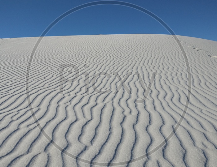 The White Sand wave theme