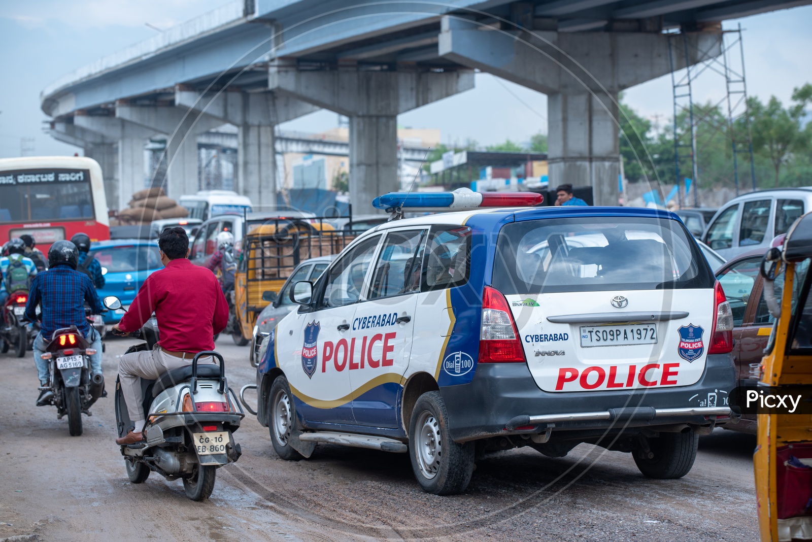 Police Patrol Vehicle  In Traffic at  Hyderabad  City Roods