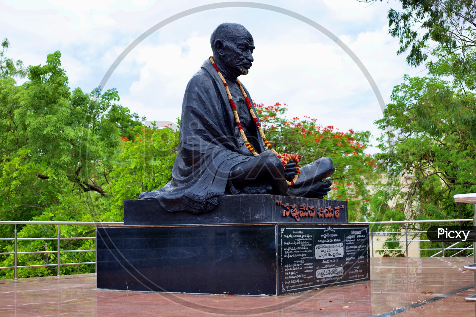Mahatma Gandhi statue.