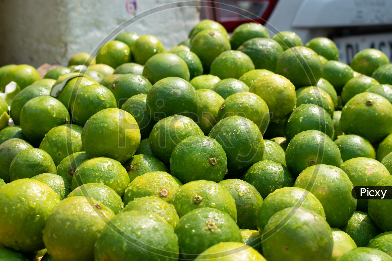 Musambi(sweet lime, sweet lemon or sweet limetta) at the shop of Juicewala