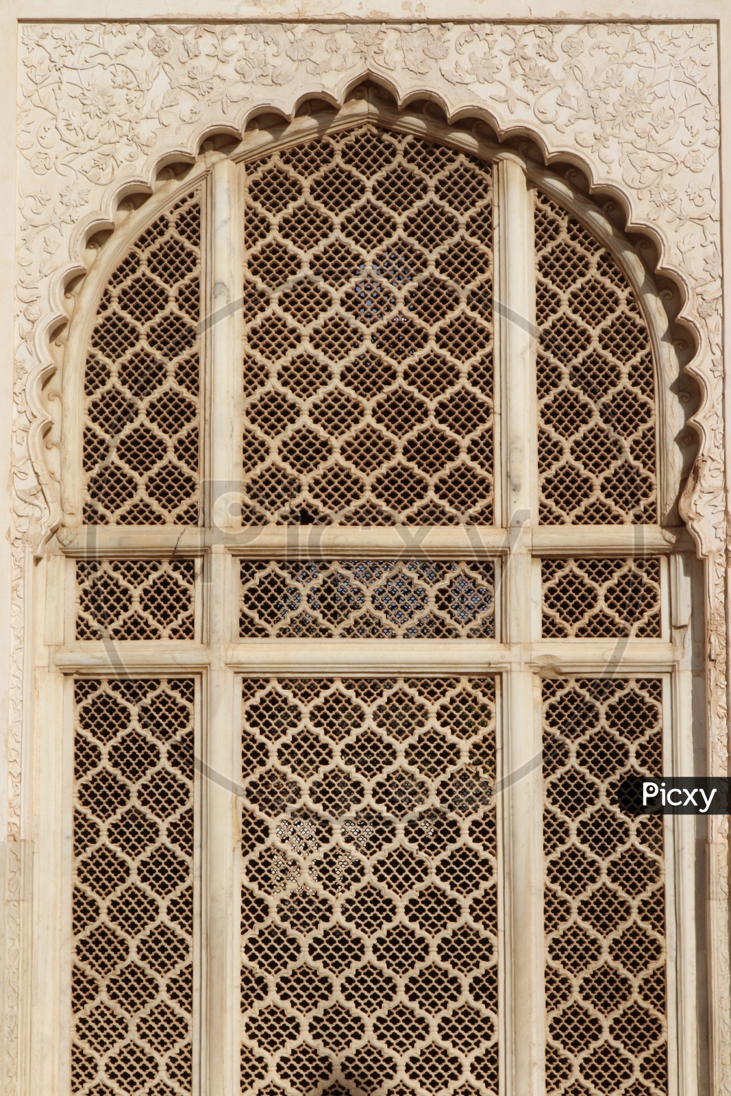 Architecture Of Windows With Mesh  In Bibi Ka Maqbara