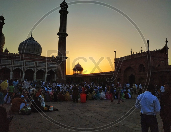 Sunset at Jama Masjid during Ramadan
