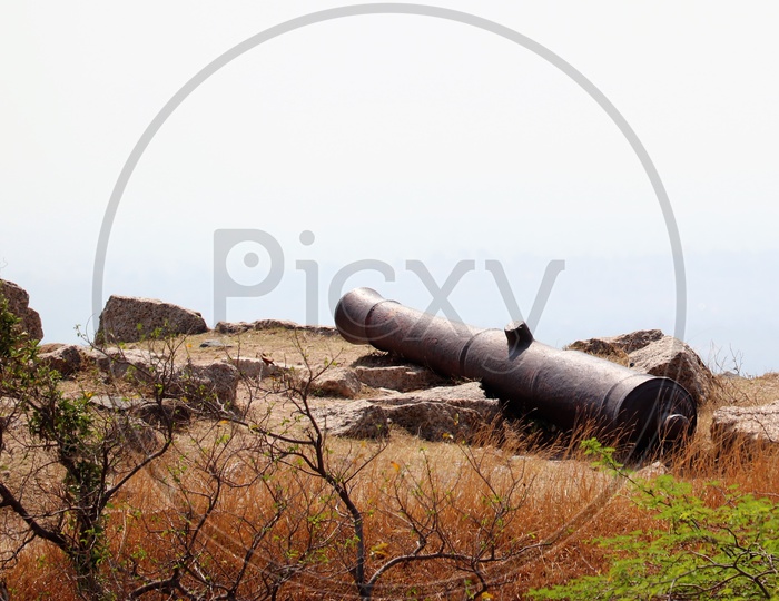 Cannon Fire Guns  At The Fort Perimeter