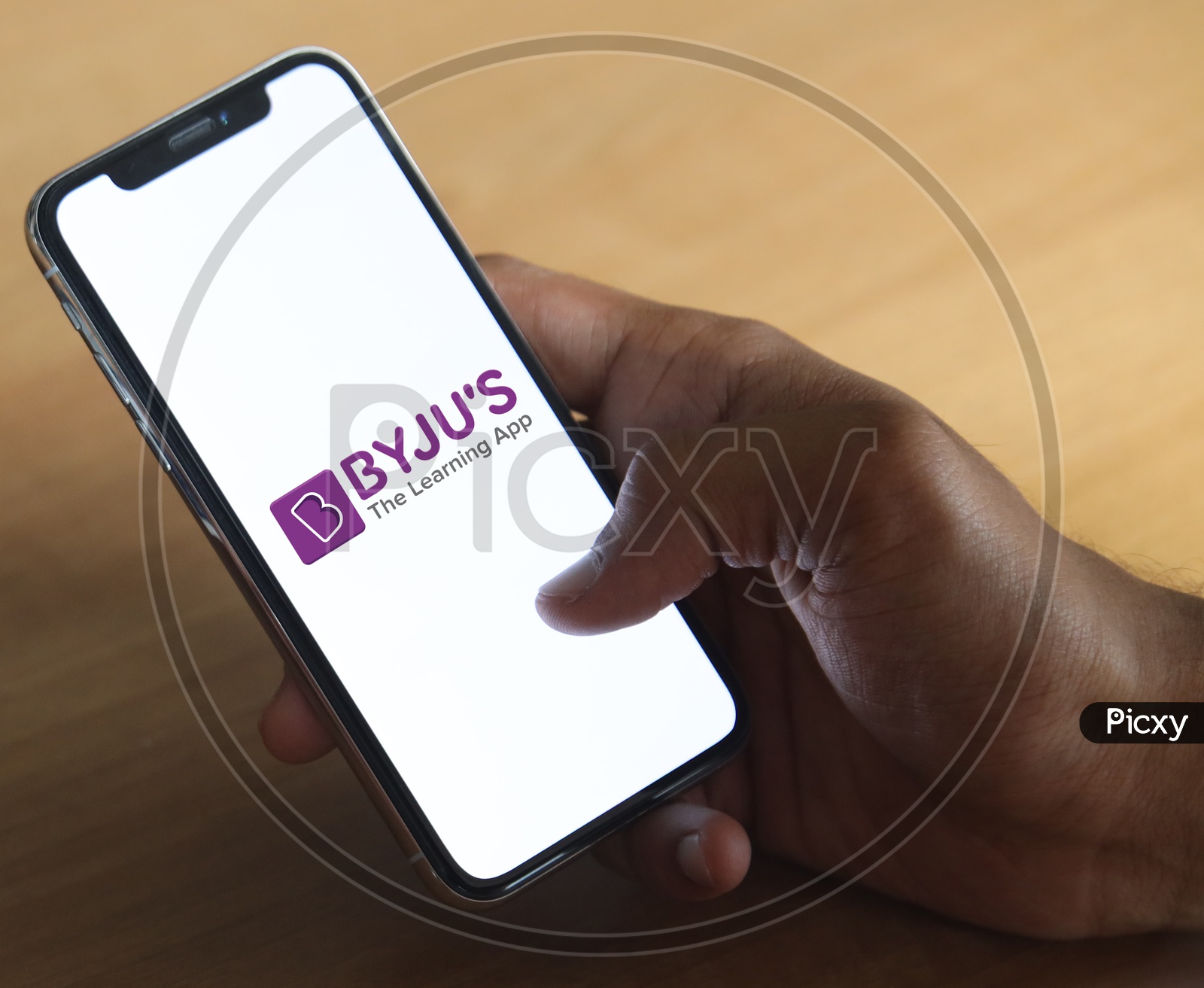 Man using Byju's The Learning App on Mobile Phone