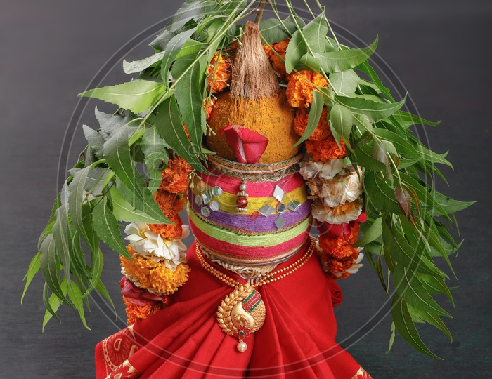 kalasam Nool (Red) Online, Indian Florist