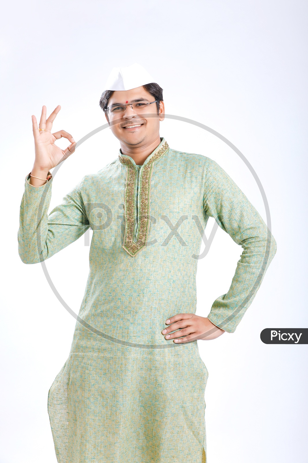 Maharashtrian dress hi-res stock photography and images - Alamy