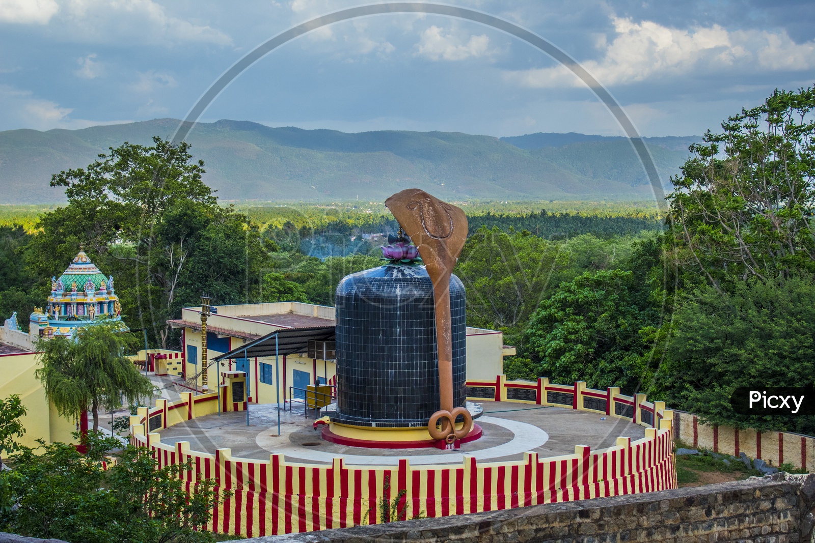 The Lord Shiva Linga between the mountains.