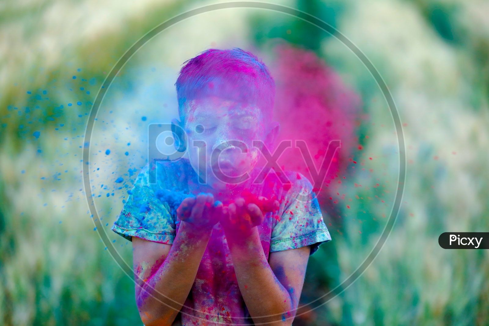 Image of Indian Boy or Young Indian Boy Playing Or Filled In Holi ...