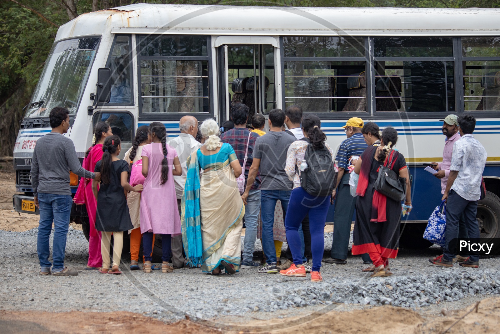 Visitors Boarding The Transport Vehicles Arranged For Visitors At The Launch View Gallery During Chandrayaan 2 Launch