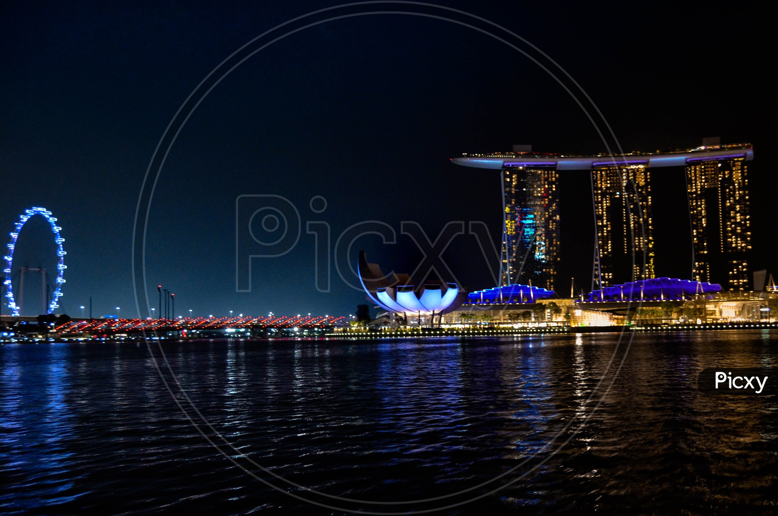 Landscape shot with Marina bay sands National art gallery and singapore flyer