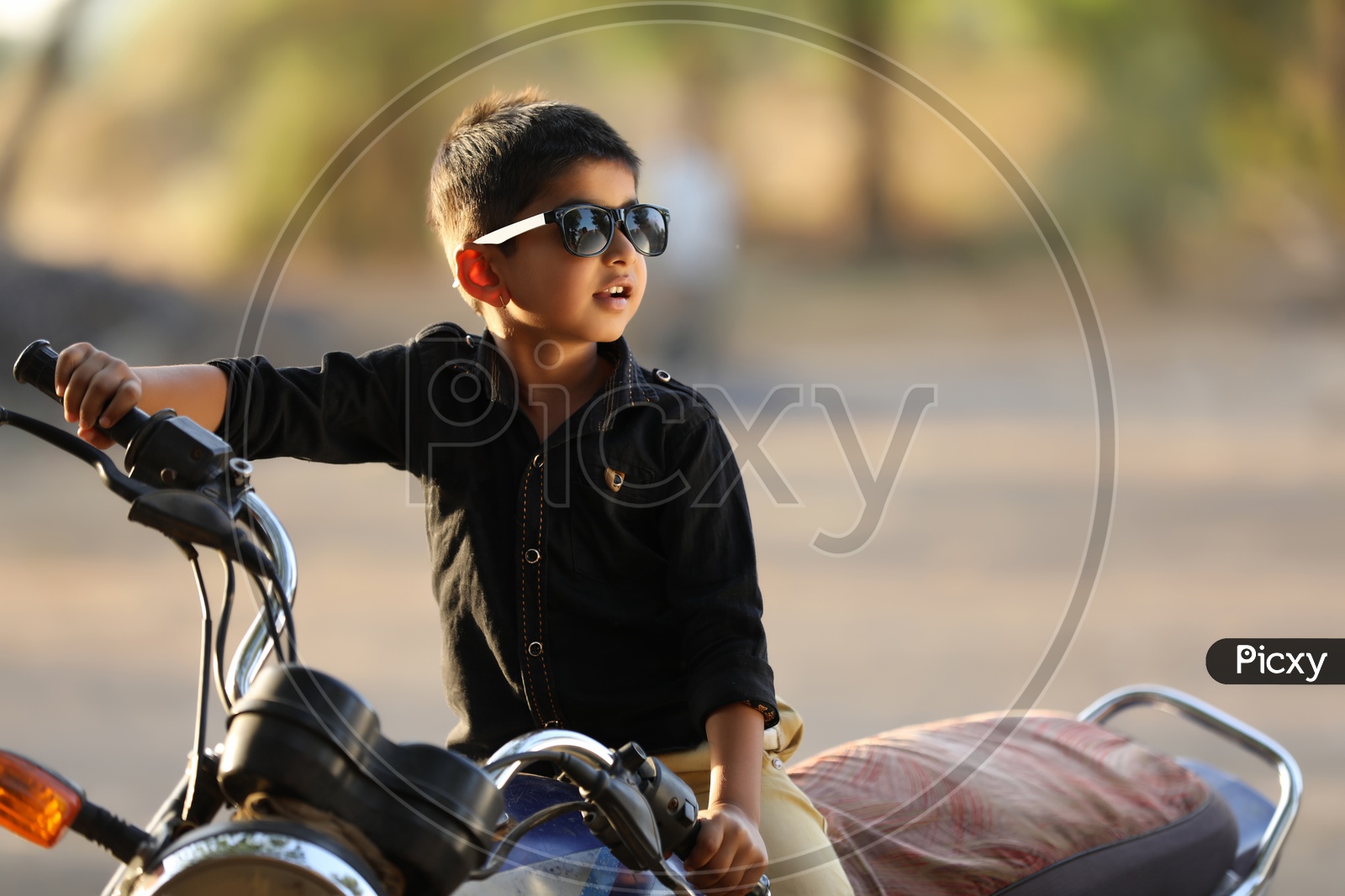 Boy is bike 220 pose - PixaHive