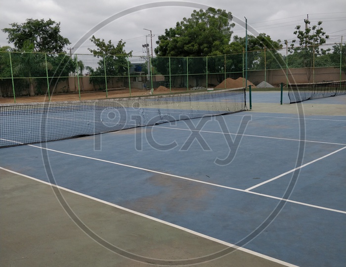 Empty tennis court