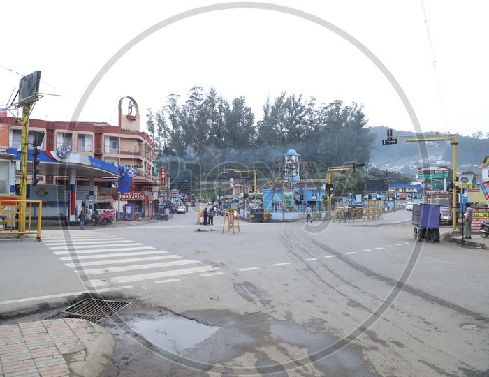 Roads With Commuting Vehicles Of Ooty