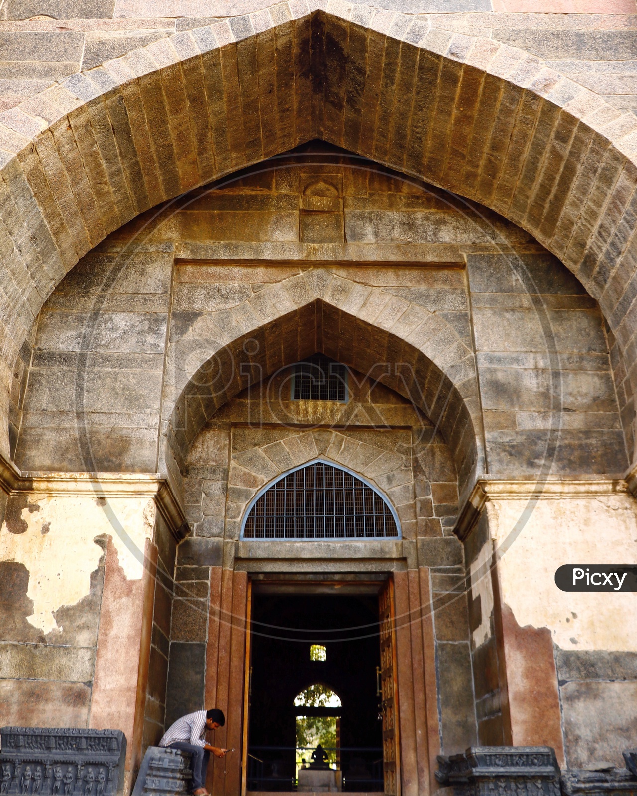 Kush mahal Entrance Door With Arch