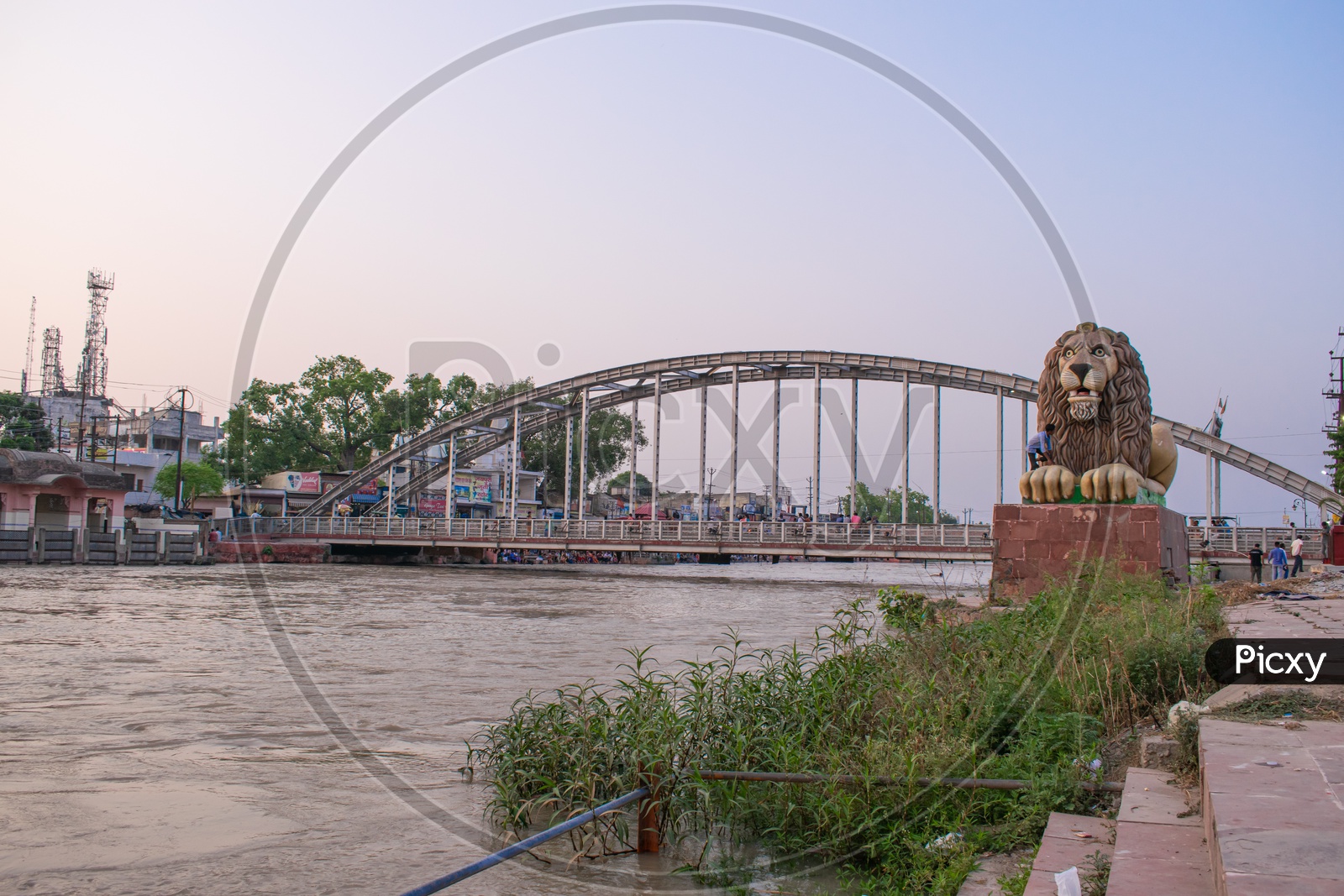 Pandit Deendayal Upadhyaya Ganga Bridge over Ganga Canal and a Lion Statue