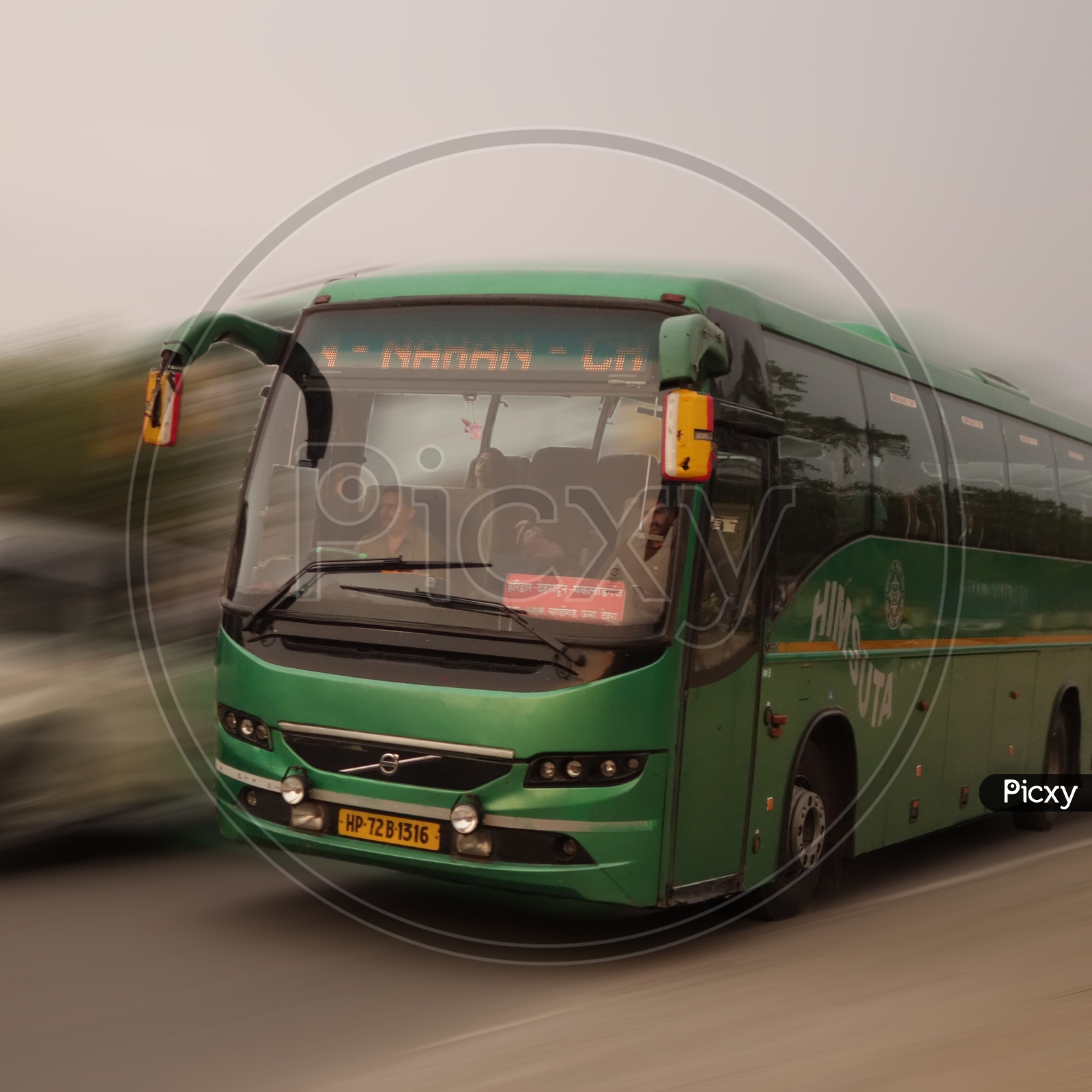 A Himachal Roadways Bus at Dehradun