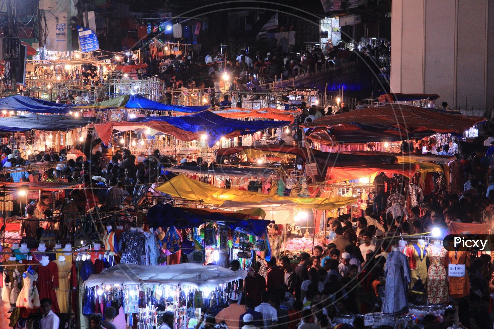 A busy Bazaar near Charminar during the month of Ramadan