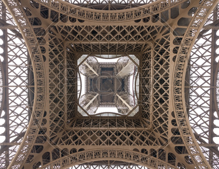 Eiffel, a bottom view