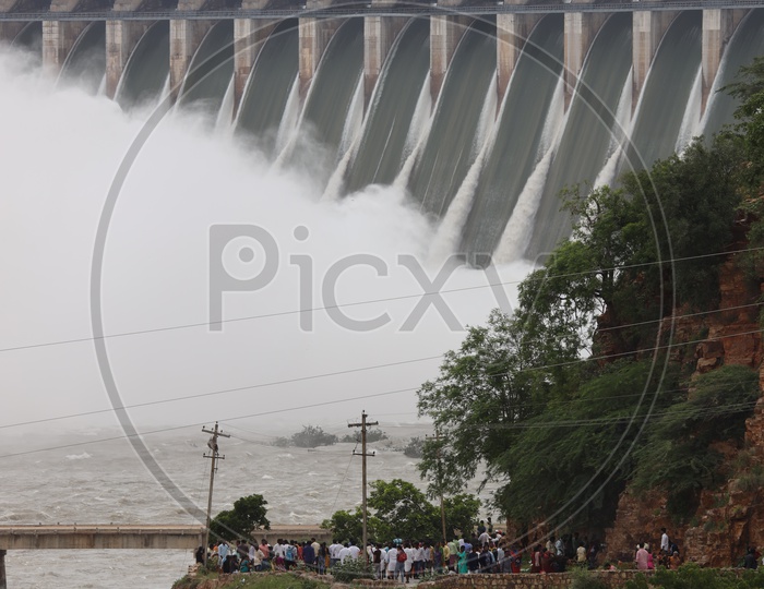 Visitors  Watching Nagarjuna Sagar Dam Gates Opened Water Gushing