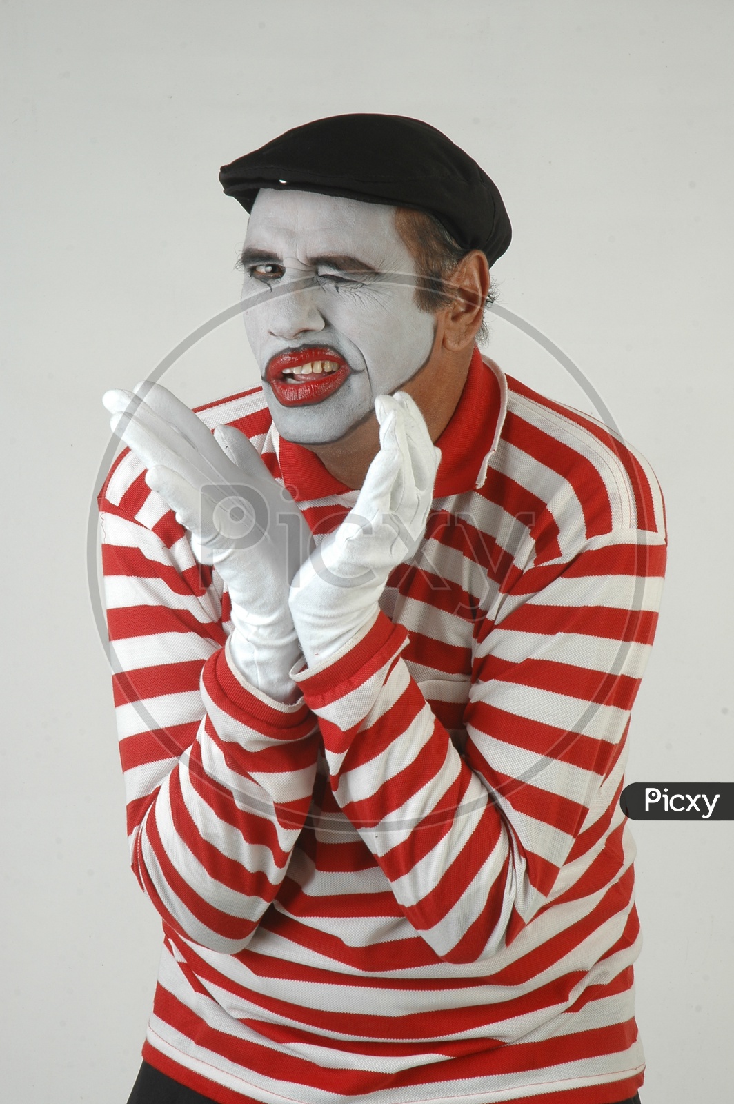 image-of-mime-artist-with-expressions-qa953149-picxy