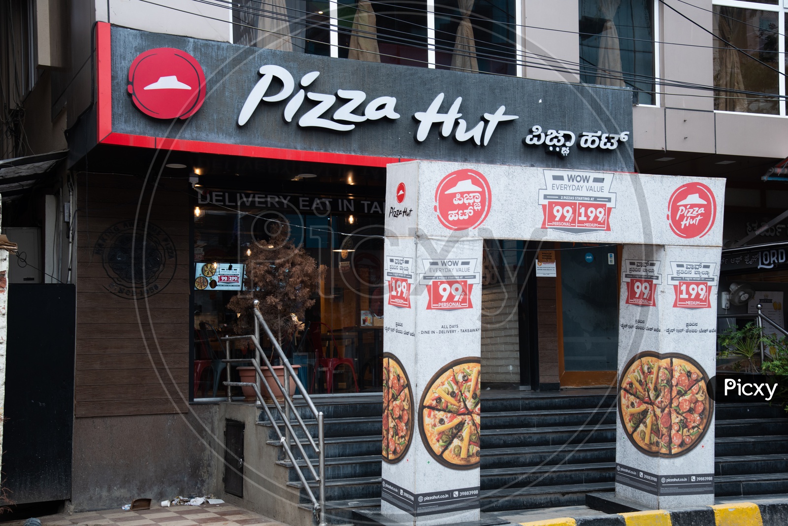 Pizza Hut, An American Pizza and fast food chain