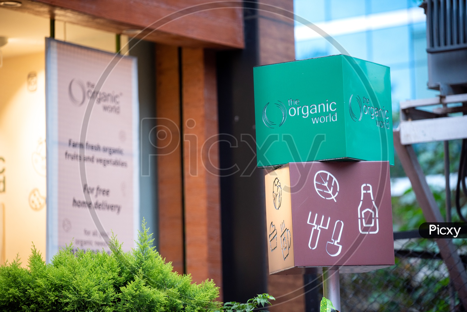 The Organic World, Retail Outlet