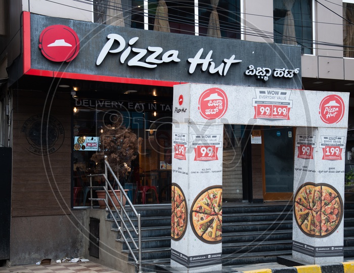 Pizza Hut, An American Pizza and fast food chain