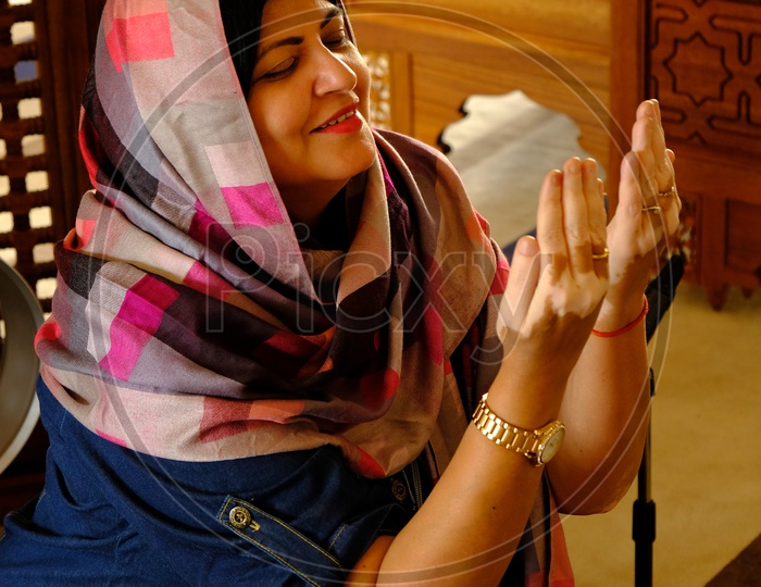 Indian Tourist praying at Katara Masjid