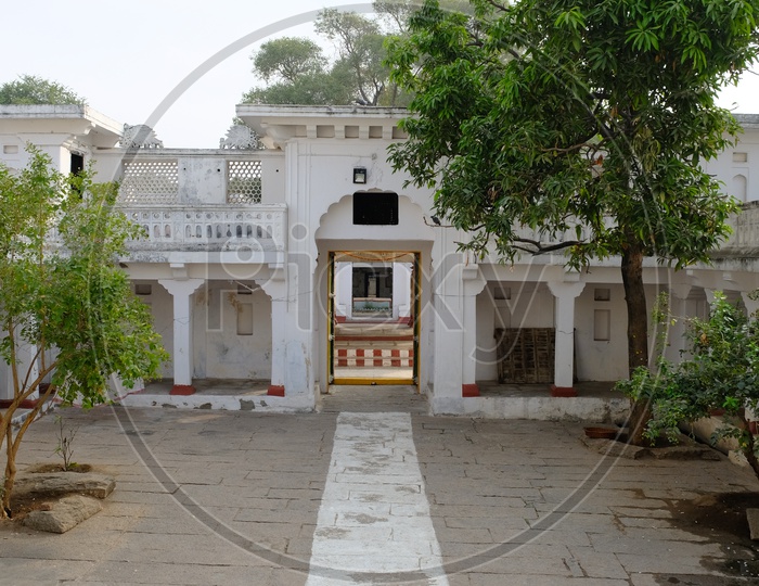 Architecture of Entrance of Sitaram bagh Temple