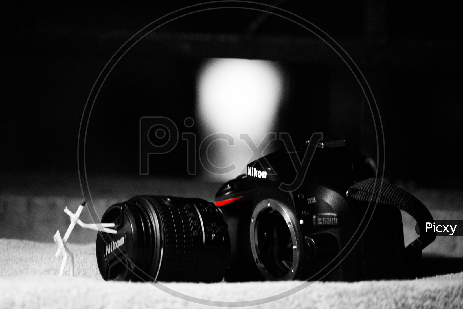 Nikon D5200 DSLR Camera and Lens