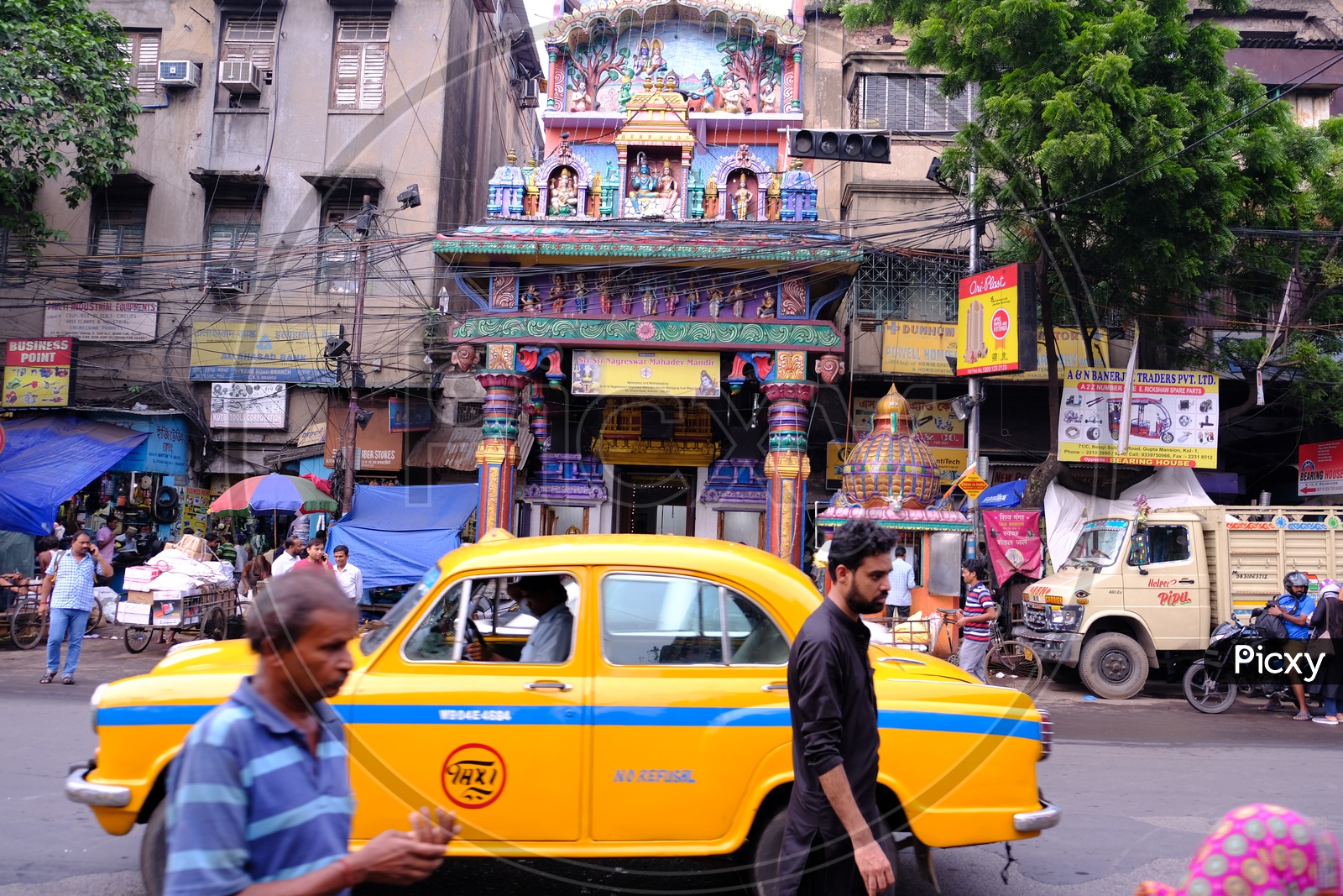 Sri Sri Nagreswar Mahadev Mandir Hindu Temple with iconic Ambassador Kolkatta Taxi in foreground