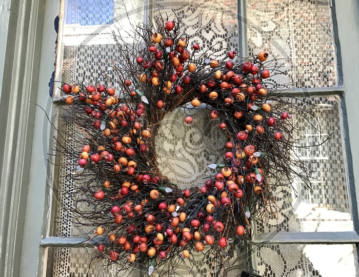 Welcoming the guests with a festive wreath