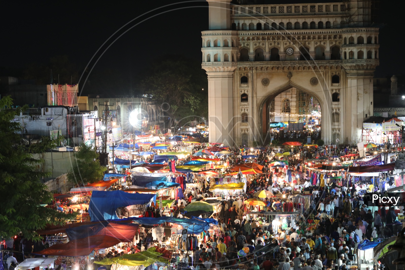 Image Of Busy Charminar Streets With Vendor Stalls In Randan Ramzan