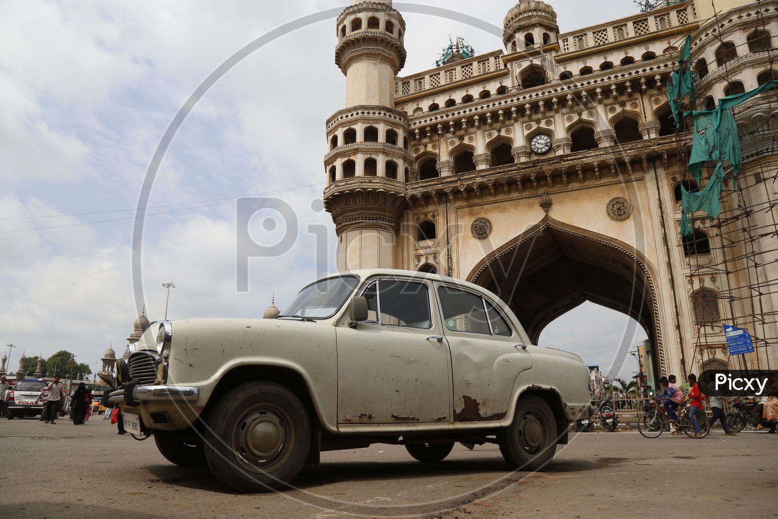 Hindustan Ambassdor Car At Charminar