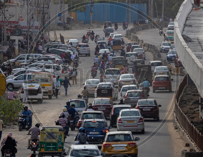 Commuting Vehicles  on  Congested Roads Due To New Flyover Construction At Biodiversity Park