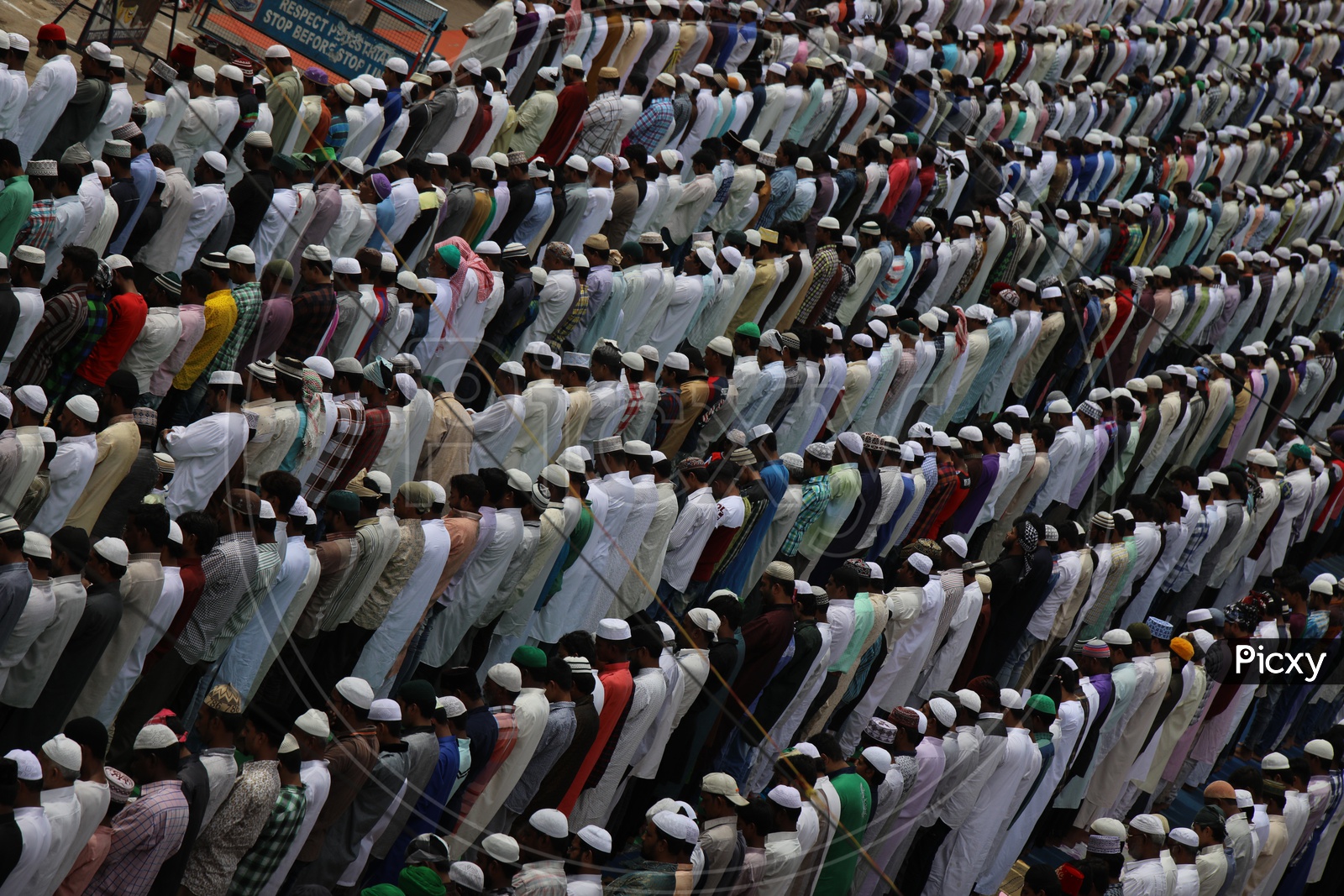 Image Of Muslim Devotees Performing Ramzan Ramdan Prayers At Jama Masjid Near Charminar Xo534398