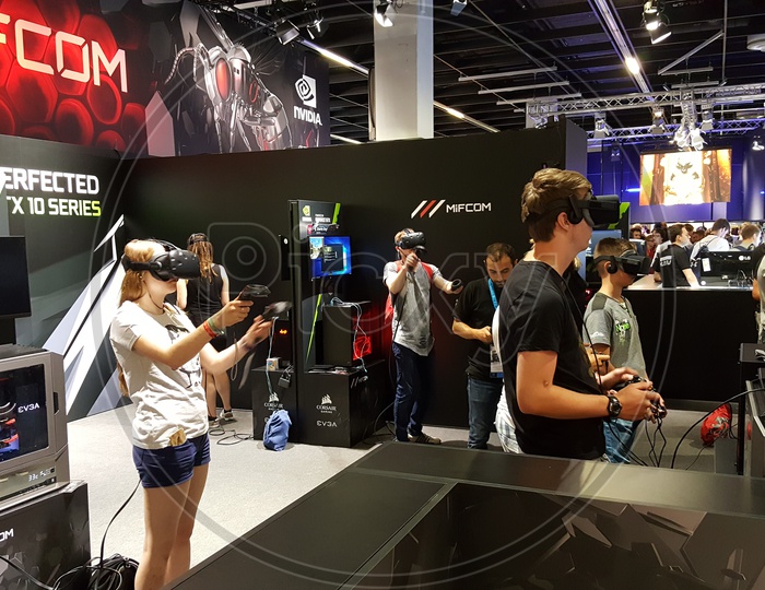 People using MiFCOM Virtual Reality Headsets for Games