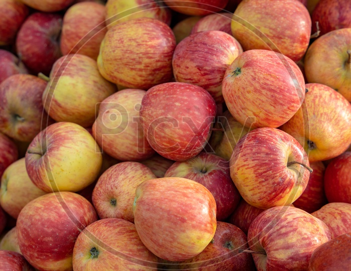 Apples Pile At a vendor Stall
