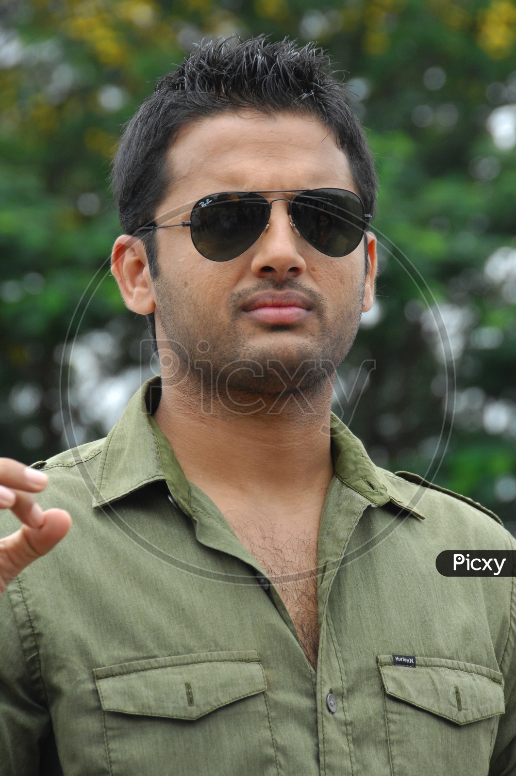 Image of Actor Nithin Smoking Cigarette In a Movie ShootingQV911428Picxy