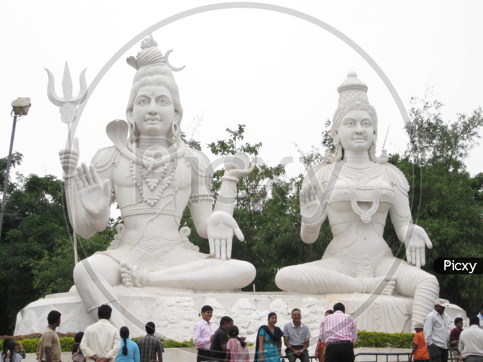Kailasa giri shiva parvathi statue