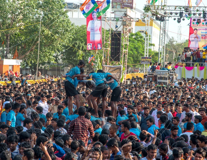 Crowd Of Young Indian People Enjoying Making  Human Pyramid At   Govinda  For  The Dahi Handi Festival  To Celebrate Lord  Krishna's Birth Aniversary  Gokul Ashtami Or Krishna Ashtami