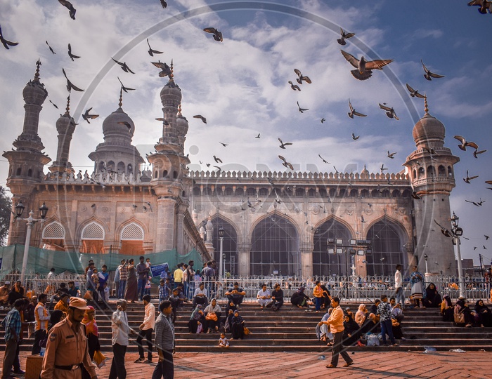 Mecca masjid with Flying pigeons