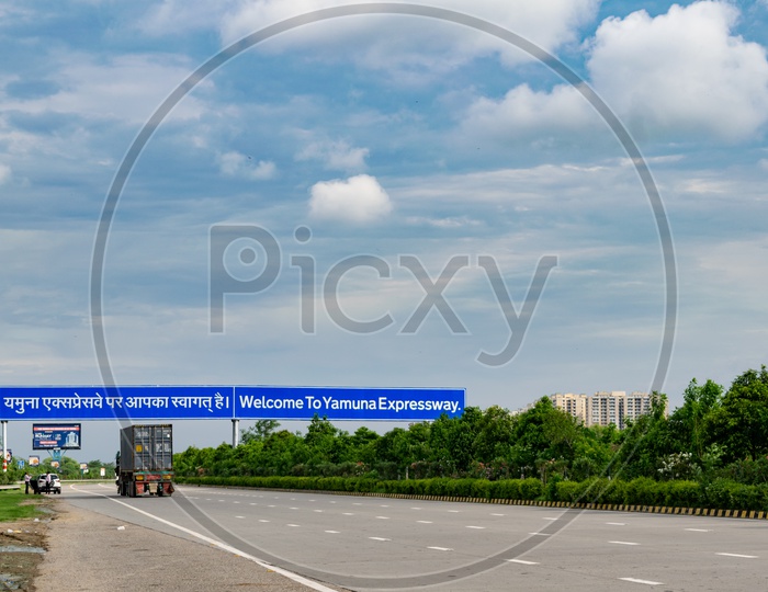 Trailer (Truck) on Yamuna Expressway Road