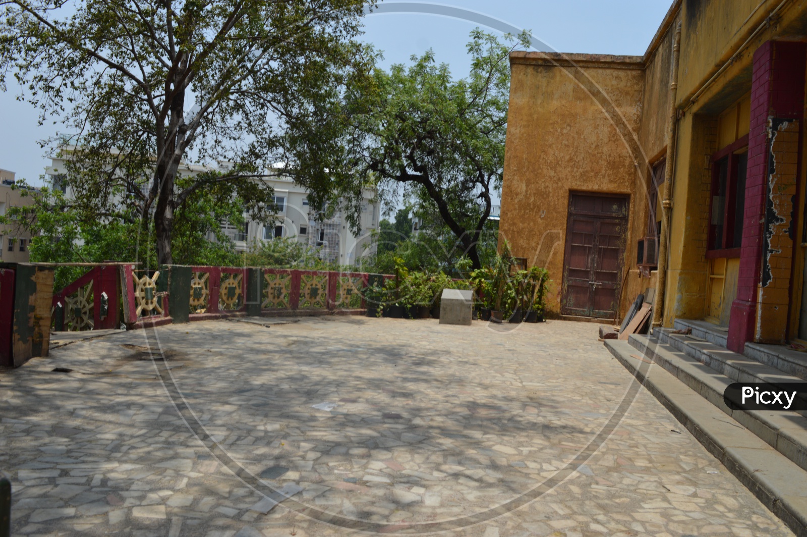 Image of Old Building With Antique LookIL818678Picxy