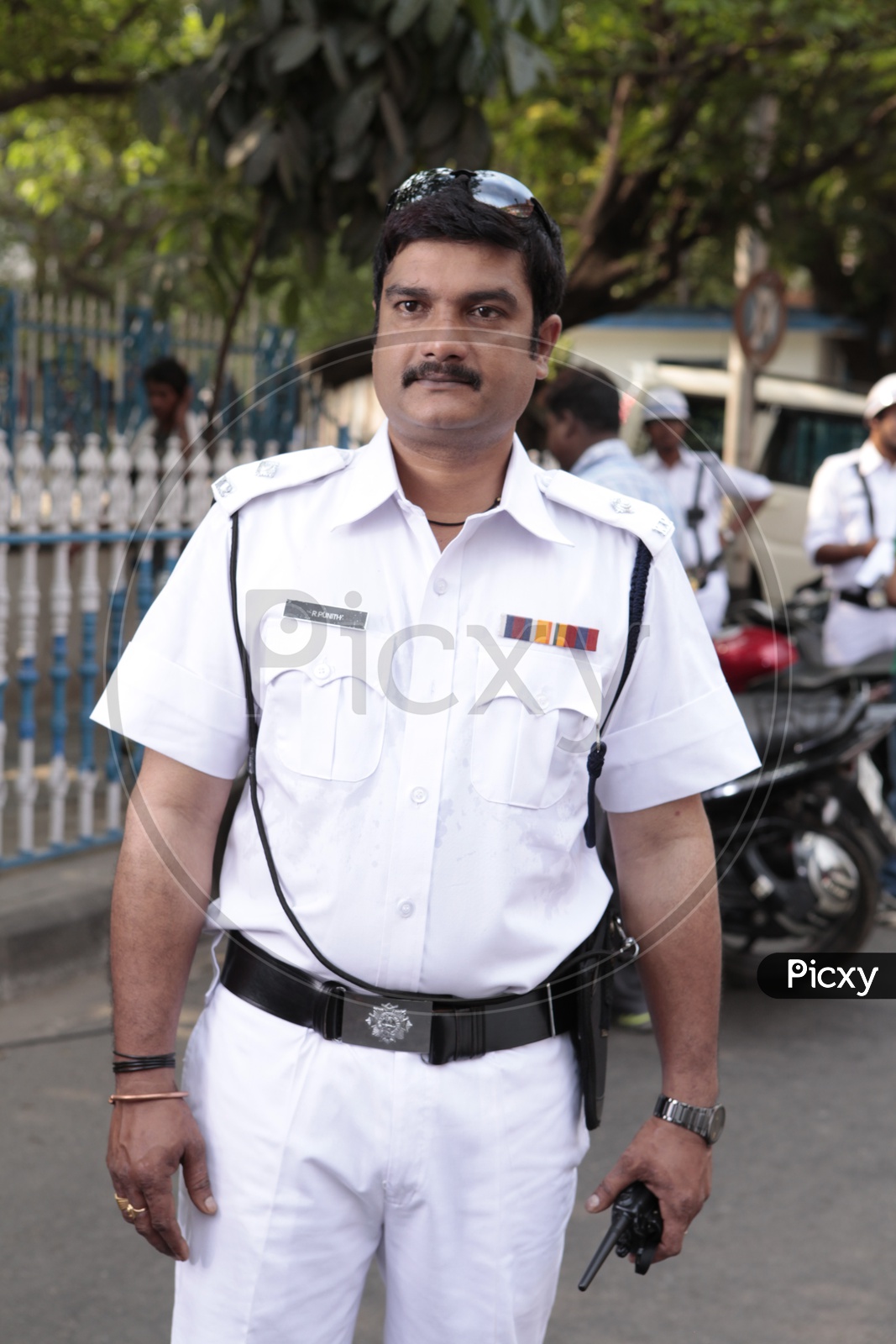Kolkata Police Man In White Uniform